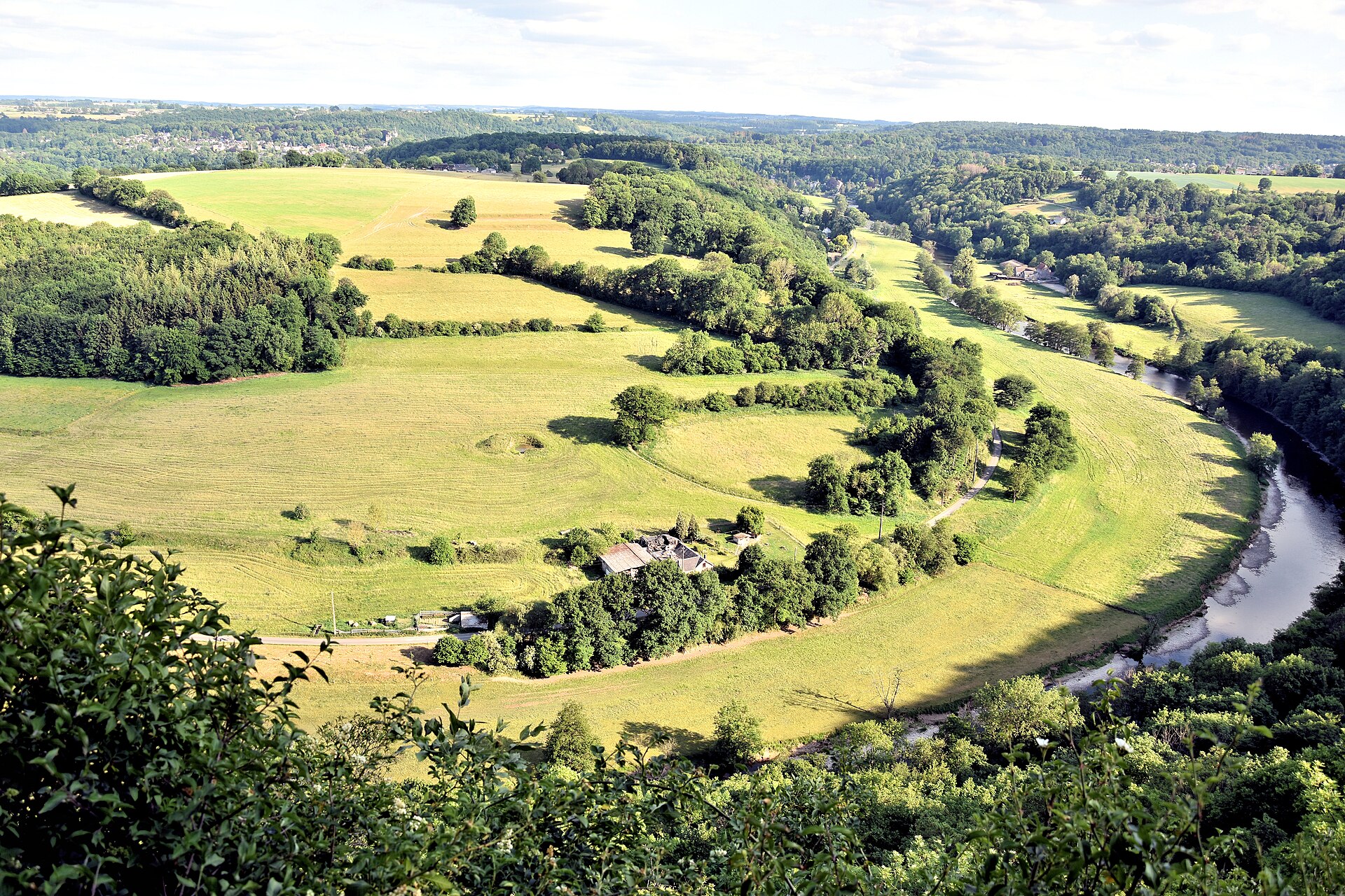 La vallée de l'Ourthe depuis la Roche aux Faucons