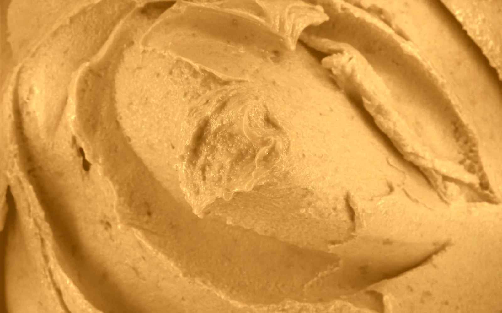caramel qui coule sur la glace